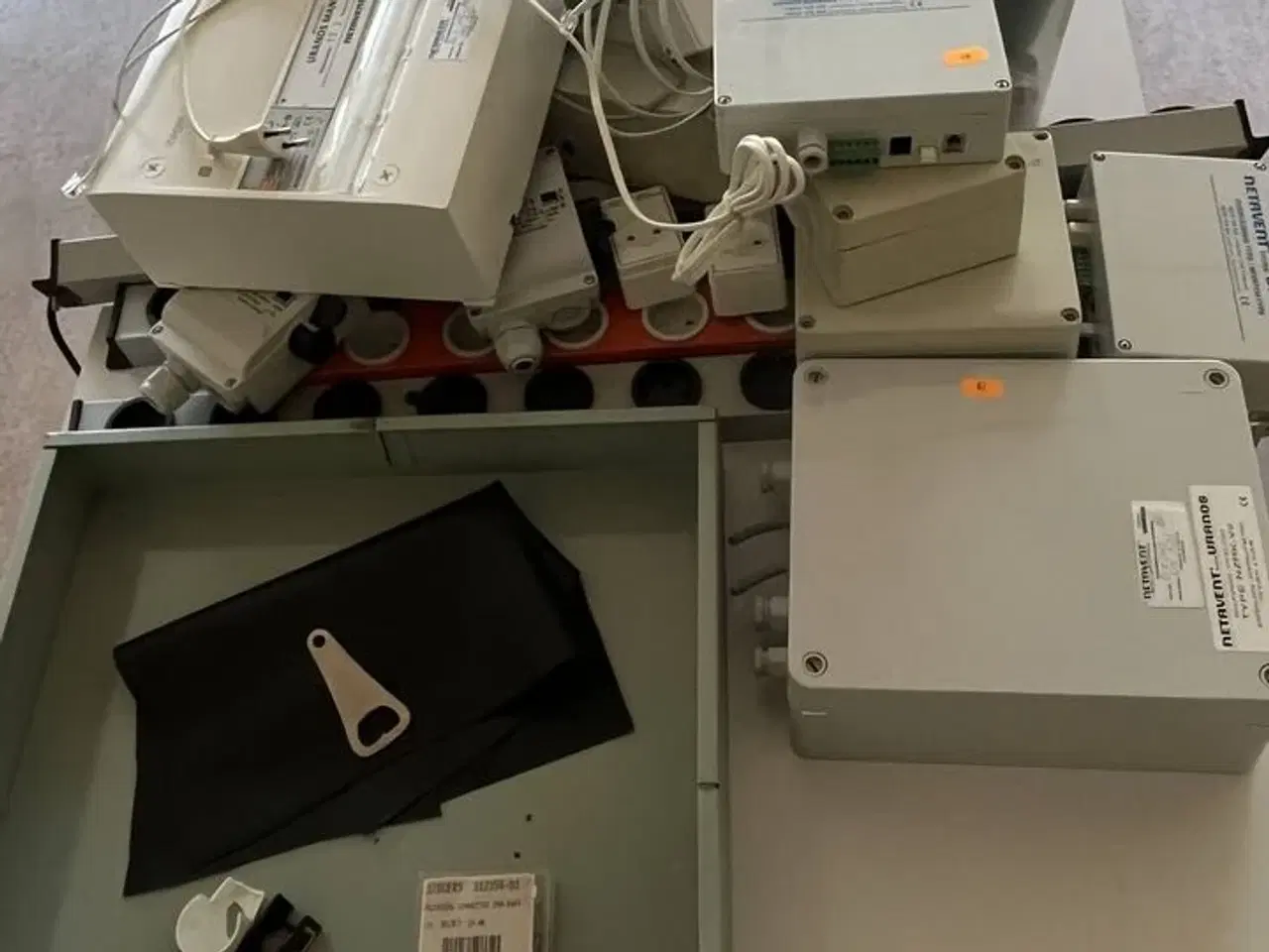 Billede 1 - Blandet laboratorieudstyr og tekniske komponenter