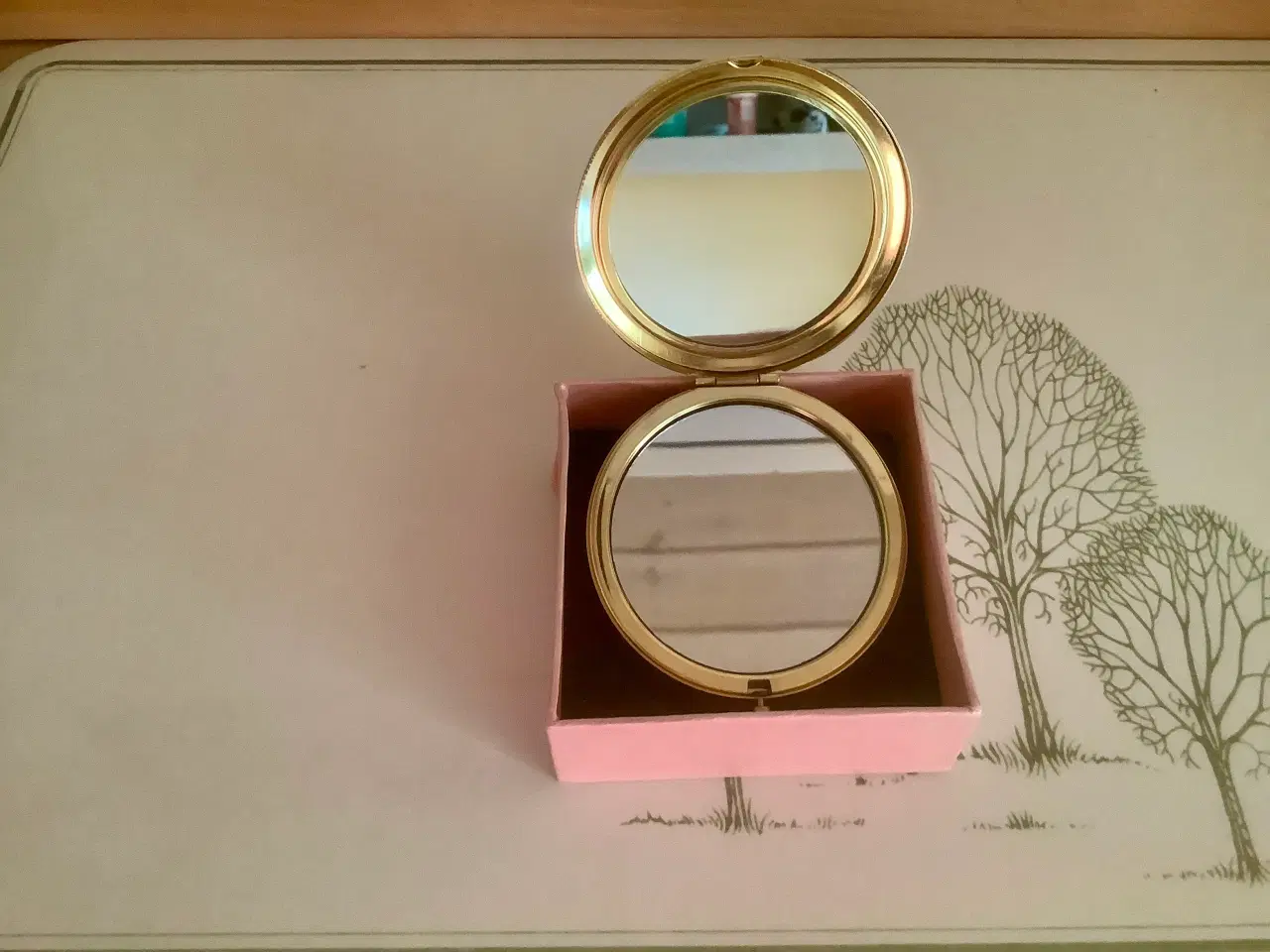 Billede 3 - Meget smukt taskespejl med påfugl.