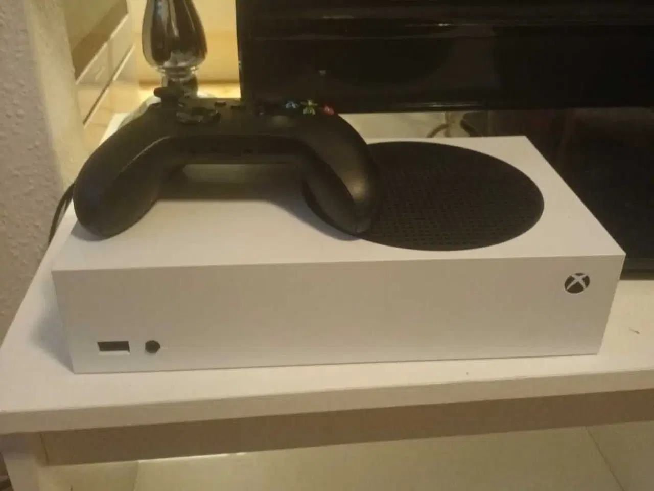 Billede 1 - Xbox series s med controller og kabler og original