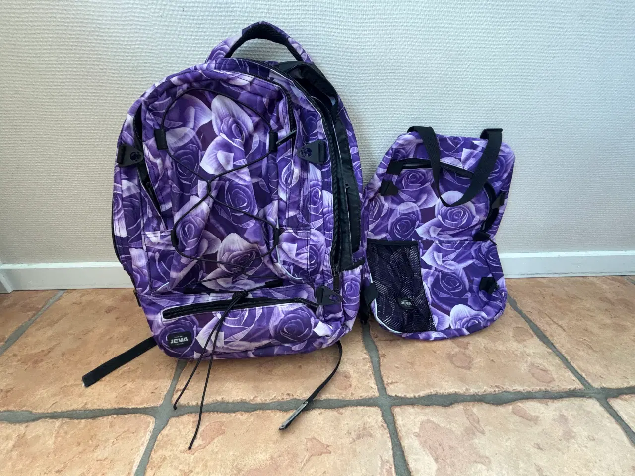 Billede 1 - Jeva skoletaske / rygsæk stof lilla mønster