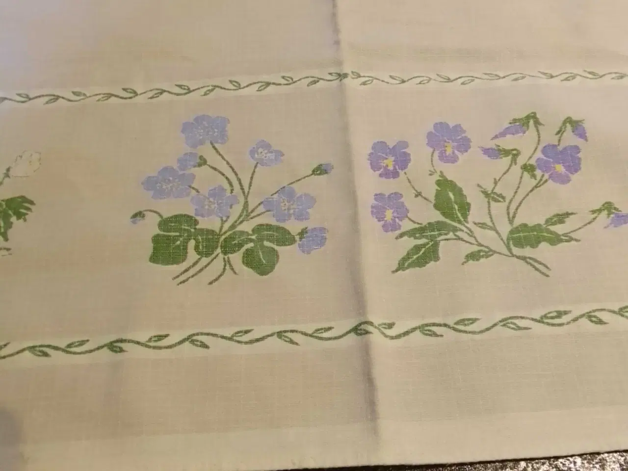 Billede 4 - Yndig dug med Flora Danica motiver