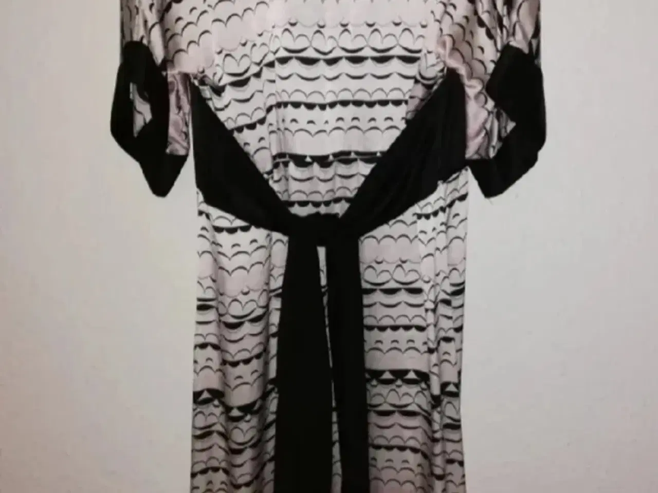 Billede 3 - Smuk silkekjole fra H&M*Madonna 