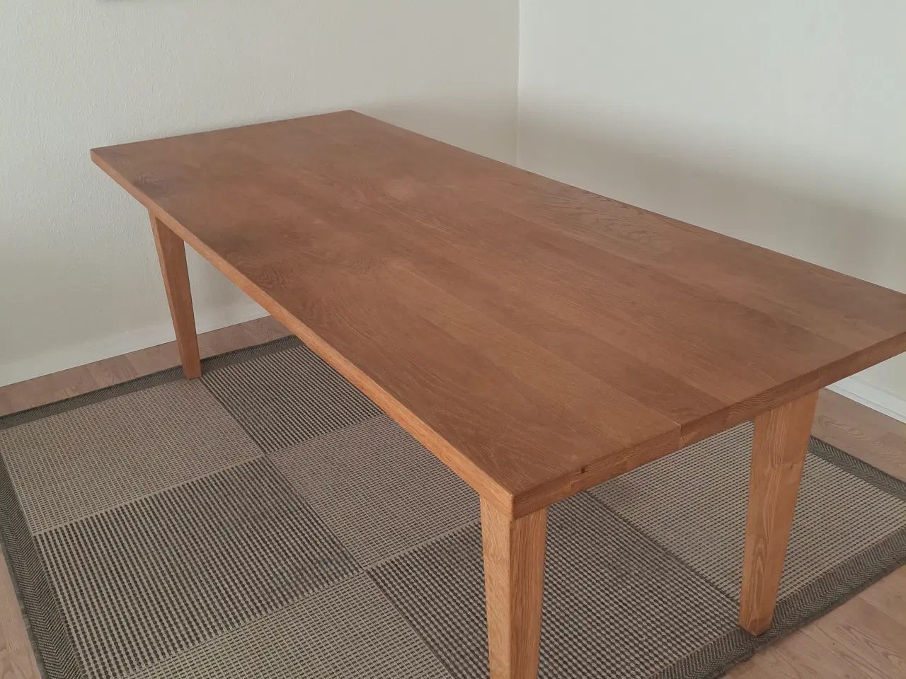 Billede 1 - Spisebord i massivt træ, gratis afhentning