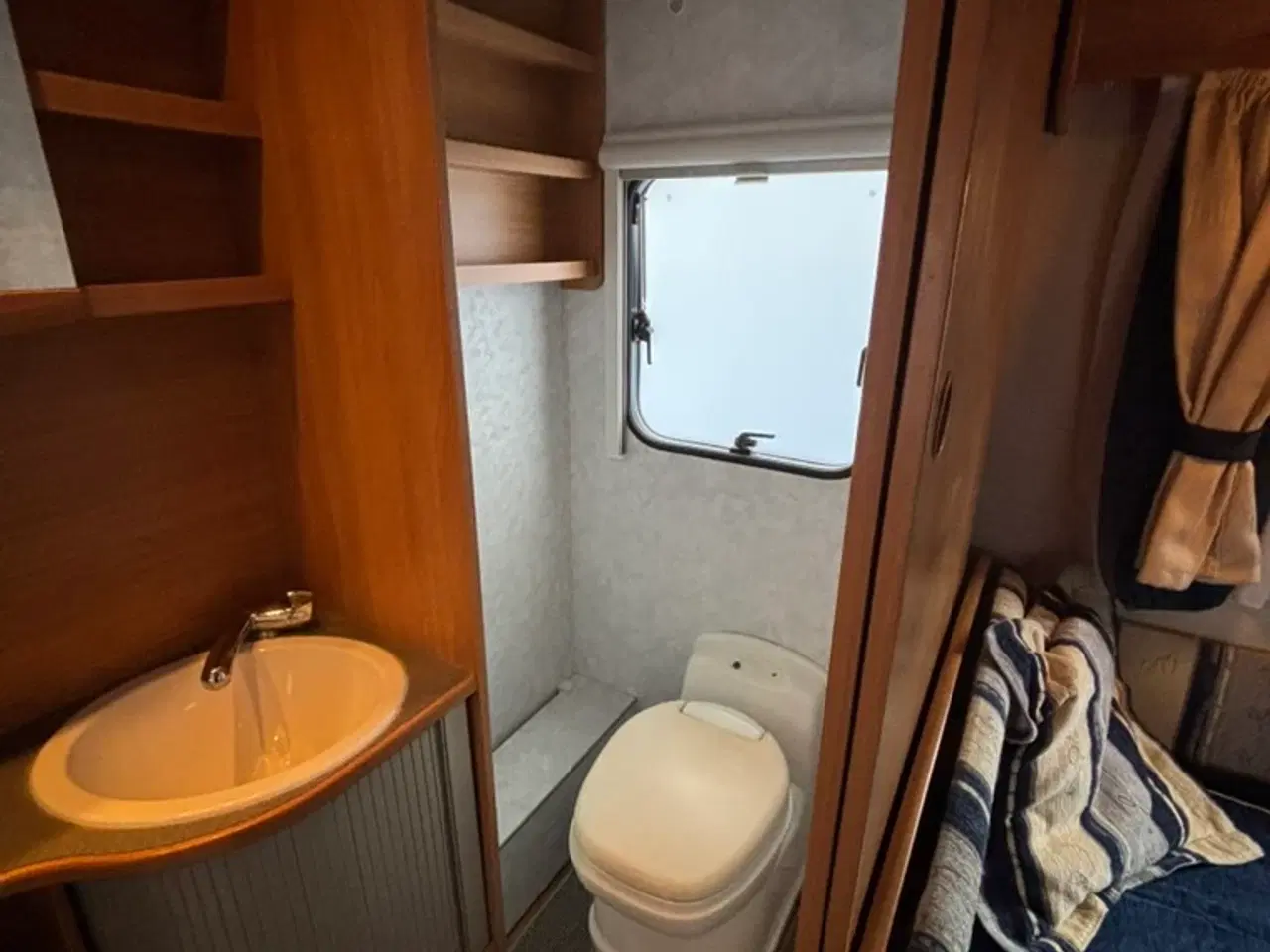 Billede 15 - Kvalitetsvogn med aircon, centralvarme og mover