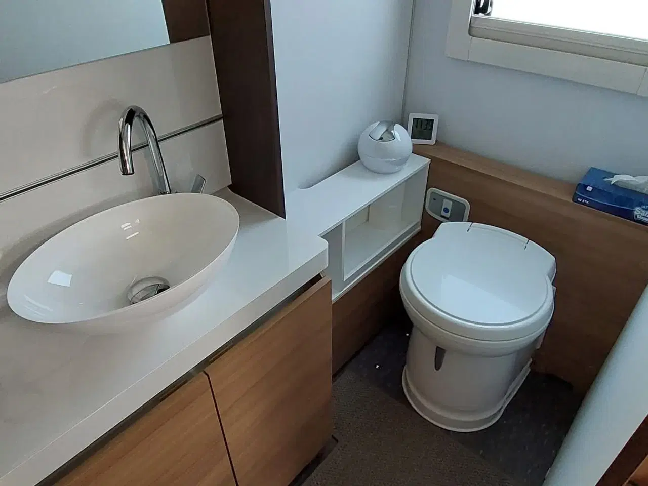 Billede 5 - Adria Alpina 663 HT – luksus campingvogn med alt.