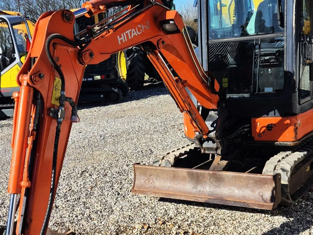 Billede 3 - Hitachi ZX22U-2 CLR / Powertilt / 2500 kg maskine / 4 skovle + rive