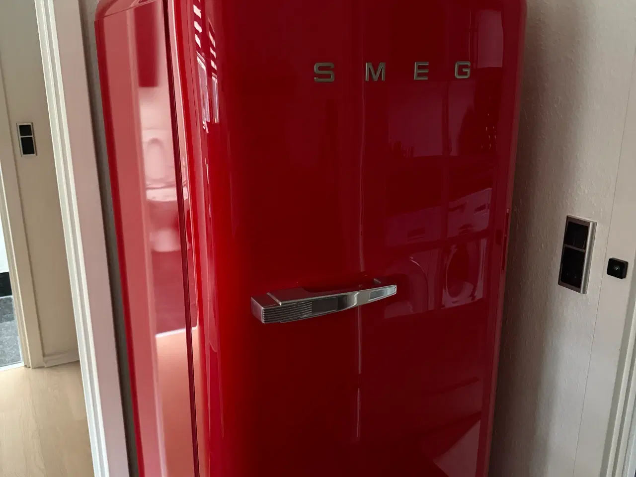 Billede 1 - Rød Smeg køleskab. 244 ltr. 