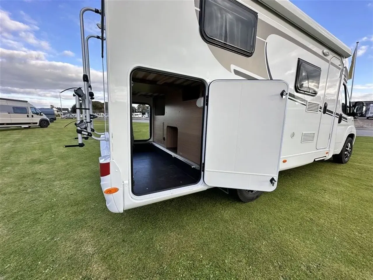 Billede 16 - 2021 - Carado V337   Velholdt Autocamper