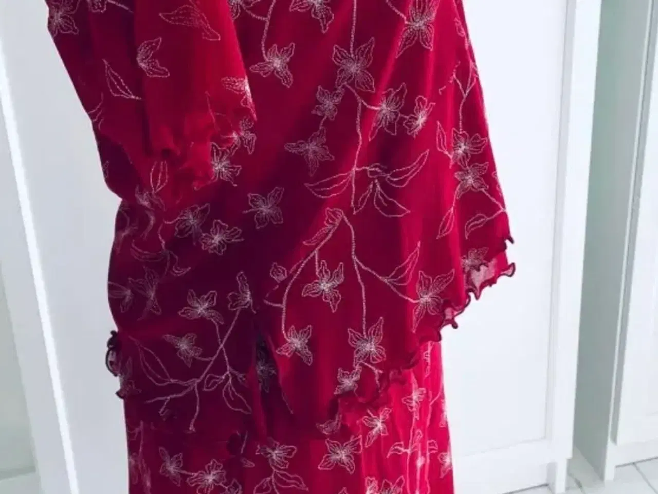 Billede 7 - T-shirt + nederdel sæt fra Annesofie
