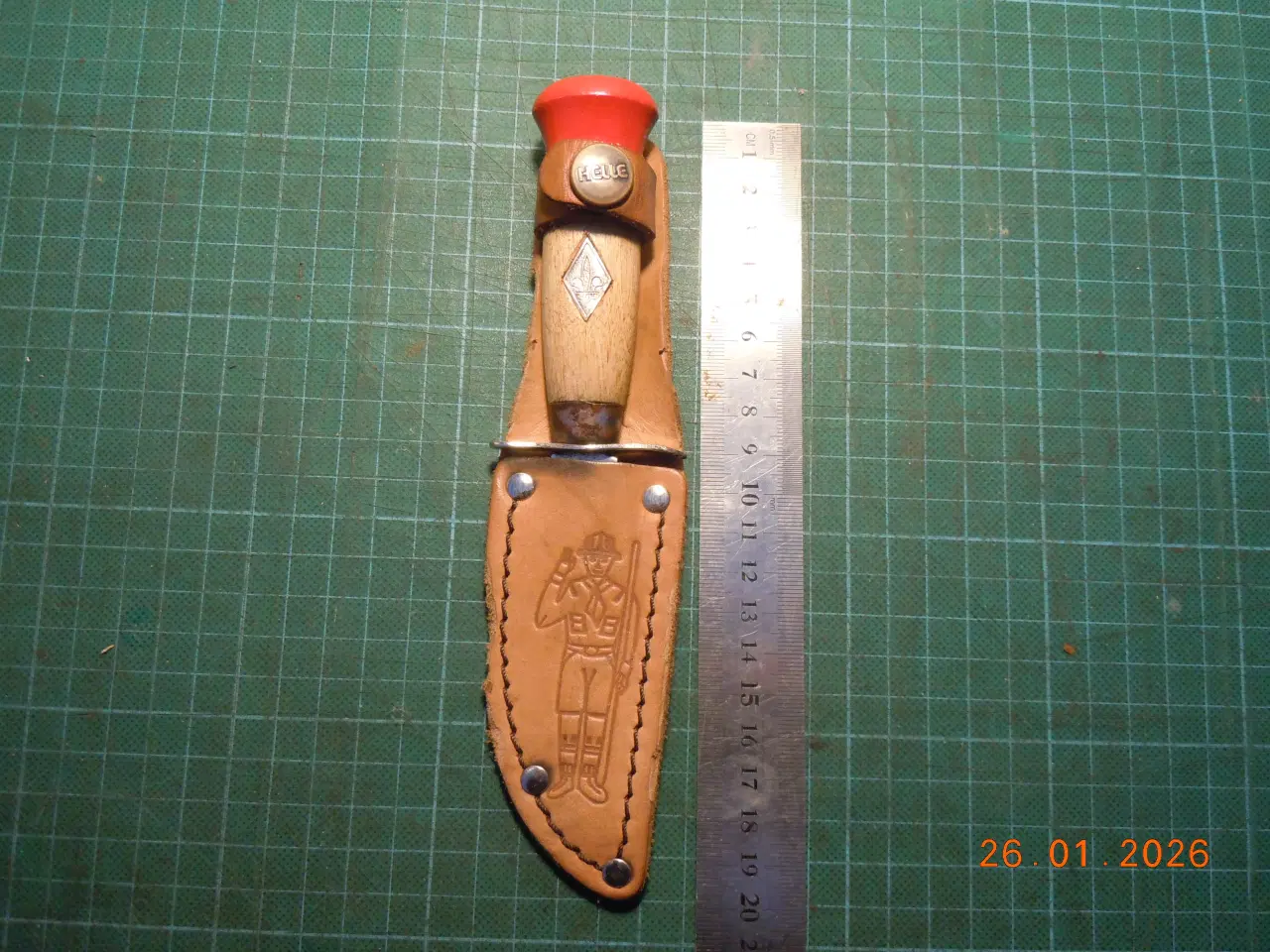 Billede 2 - Helle spejderdolk i læderskede.