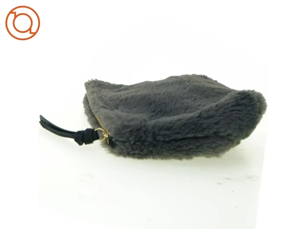 Billede 4 - Taske i fakefur fra H&M (str. 22 x 16 cm)