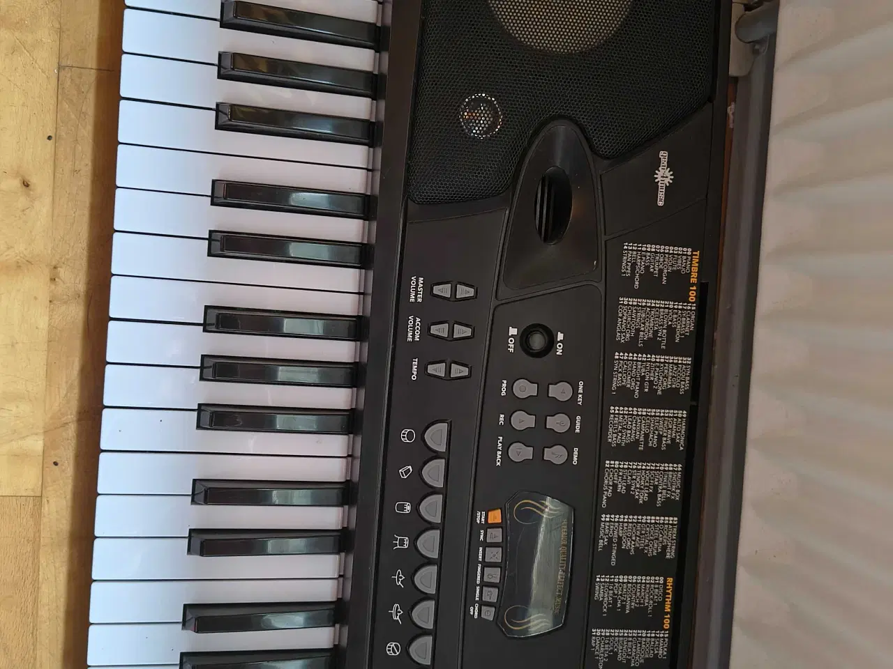 Billede 2 - RIGTIG GODT KEYBOARD TIL SMÅ PENGE