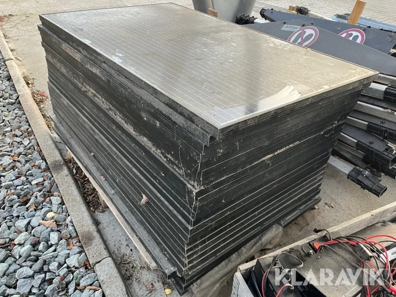 Billede 6 - Solcellestationer til Robotplæneklipper 30 paneler - 10 batteripakker