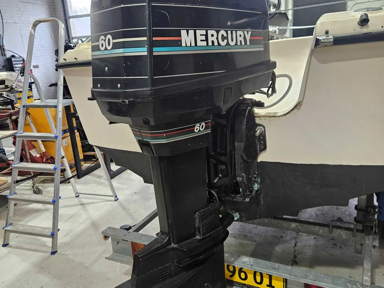 Billede 7 - Motorbåd med kabine. Motor defekt