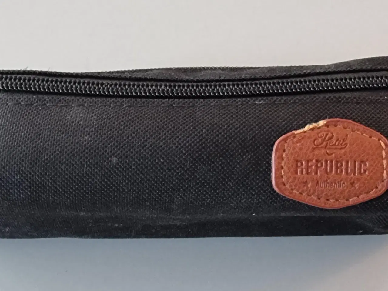 Billede 2 - Penalhus - Real Republic - Authentic sort