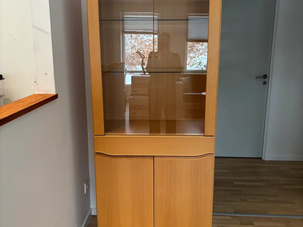 Billede 1 - Skovby Vitrineskab med 2 låger og skuffe