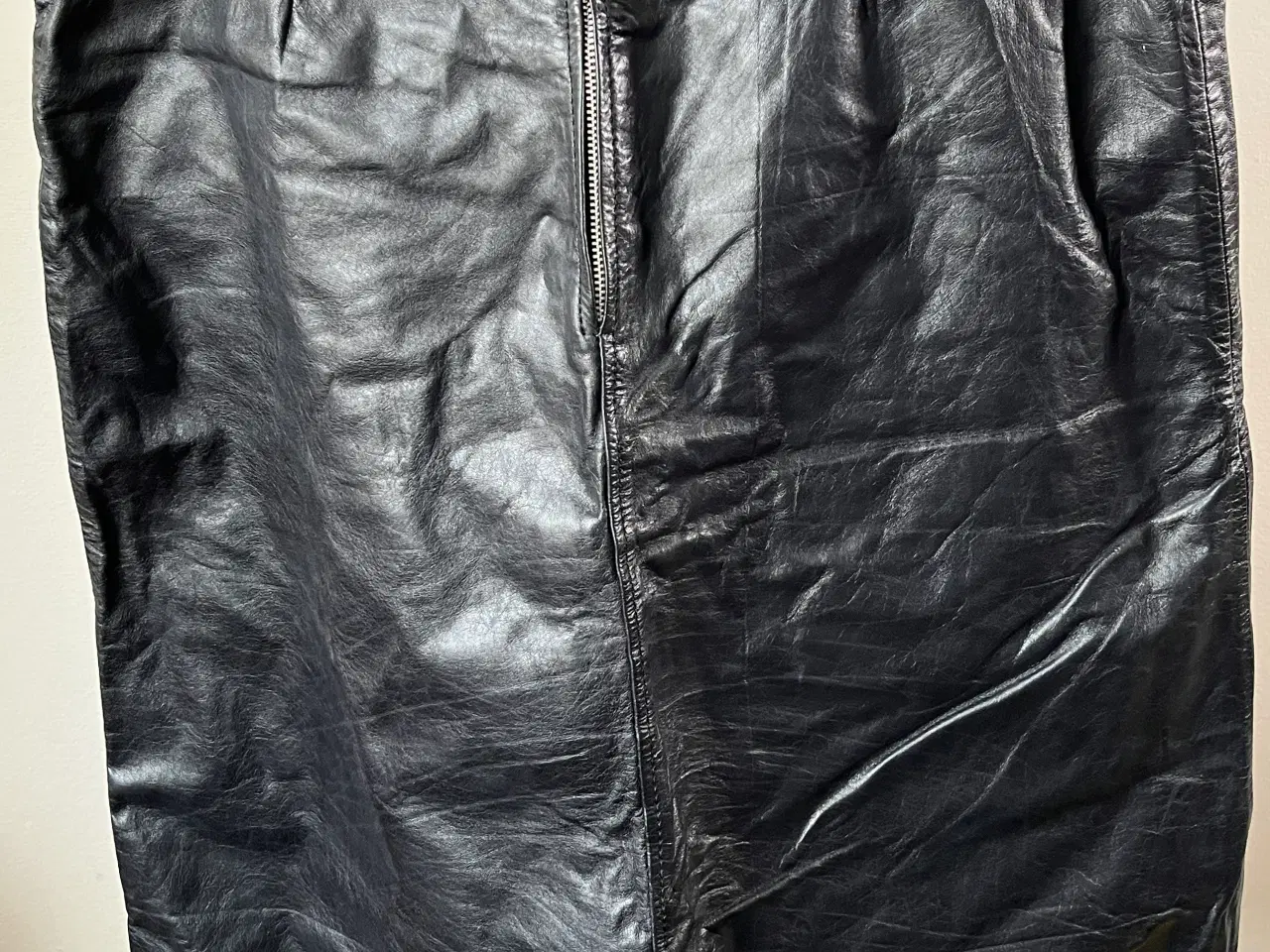 Billede 3 - Filippa K, superflot skindnederdel, str 40