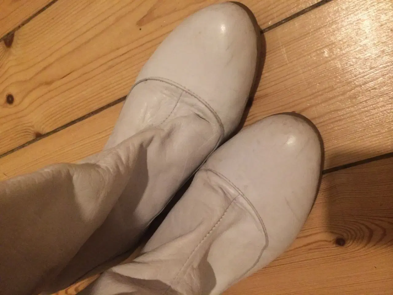 Billede 4 - Hvid overknee læderstøvle