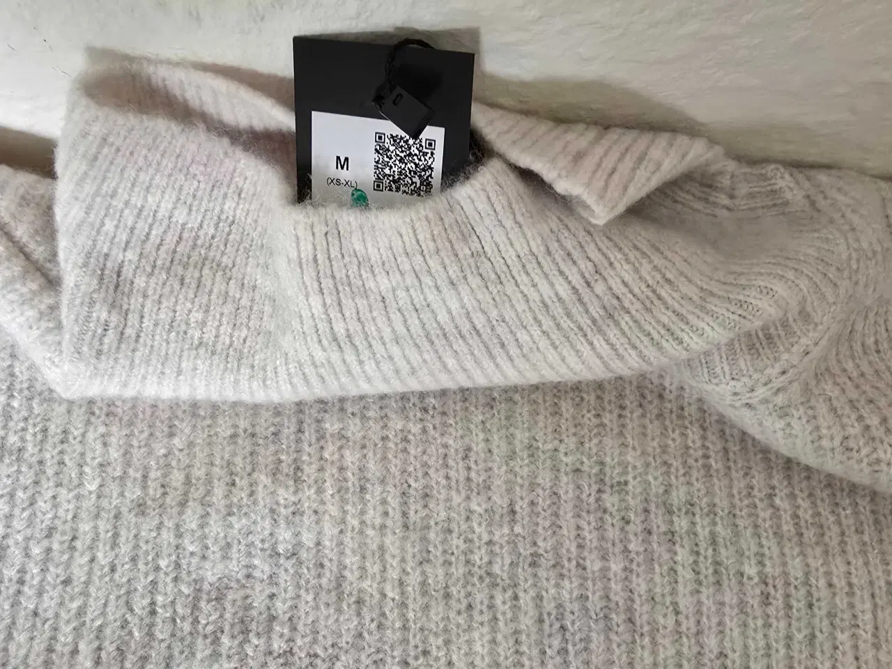 Billede 5 - 2stk.Rigtig fine Bukser.,2stk  striktrøjer 