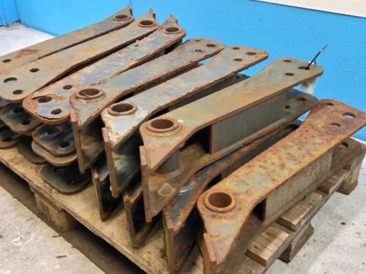 Billede 15 - New Holland B100B Support 87310368  14 Stk