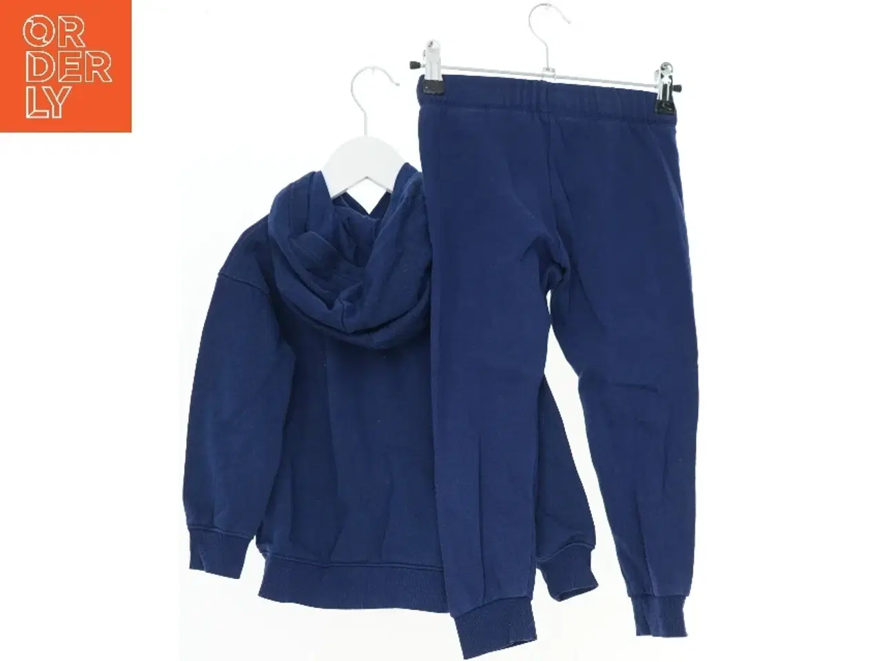 Billede 2 - Børnetøj med Sonic-tryk fra H&M (str. 110)