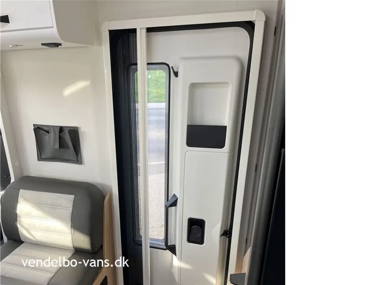 Billede 13 - 2024 - SunLight I 69 L Adventure Edition Integreret Adventure Edition med fritstående Queens Bed over garagen