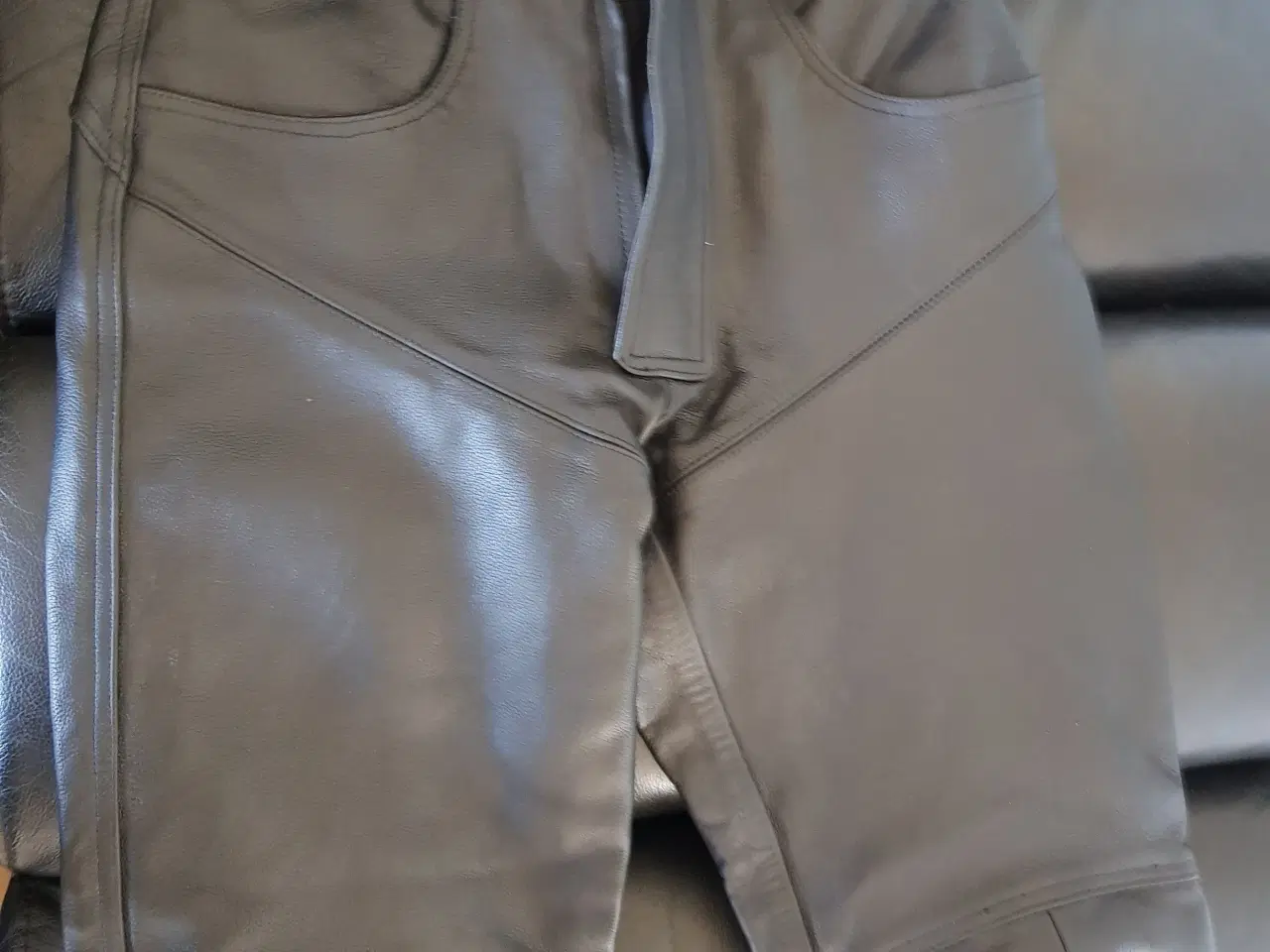 Billede 3 - Mc bukser str 52 (små i størrelsen)