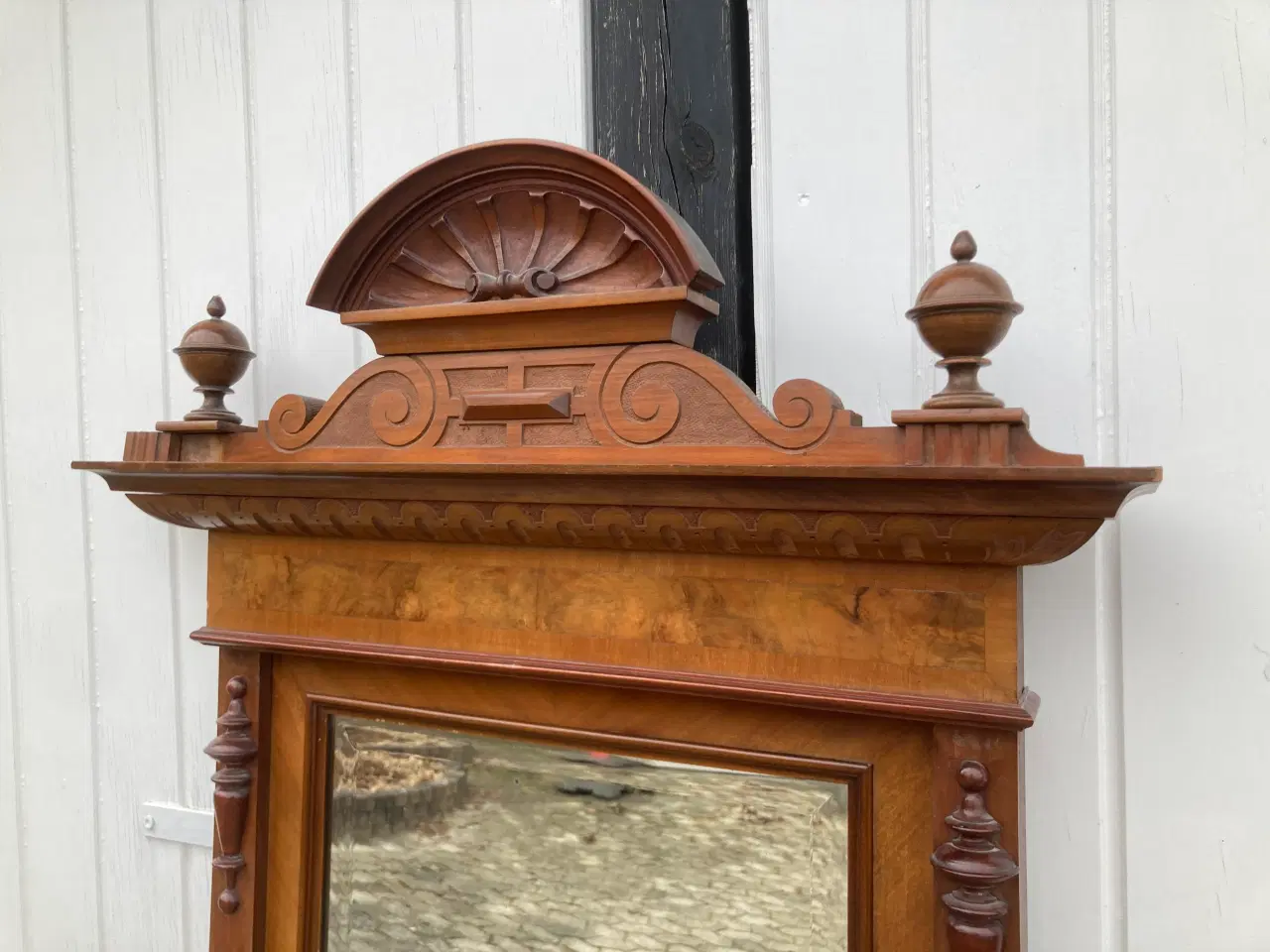 Billede 3 - Antikt spejl med smukke udskæringer