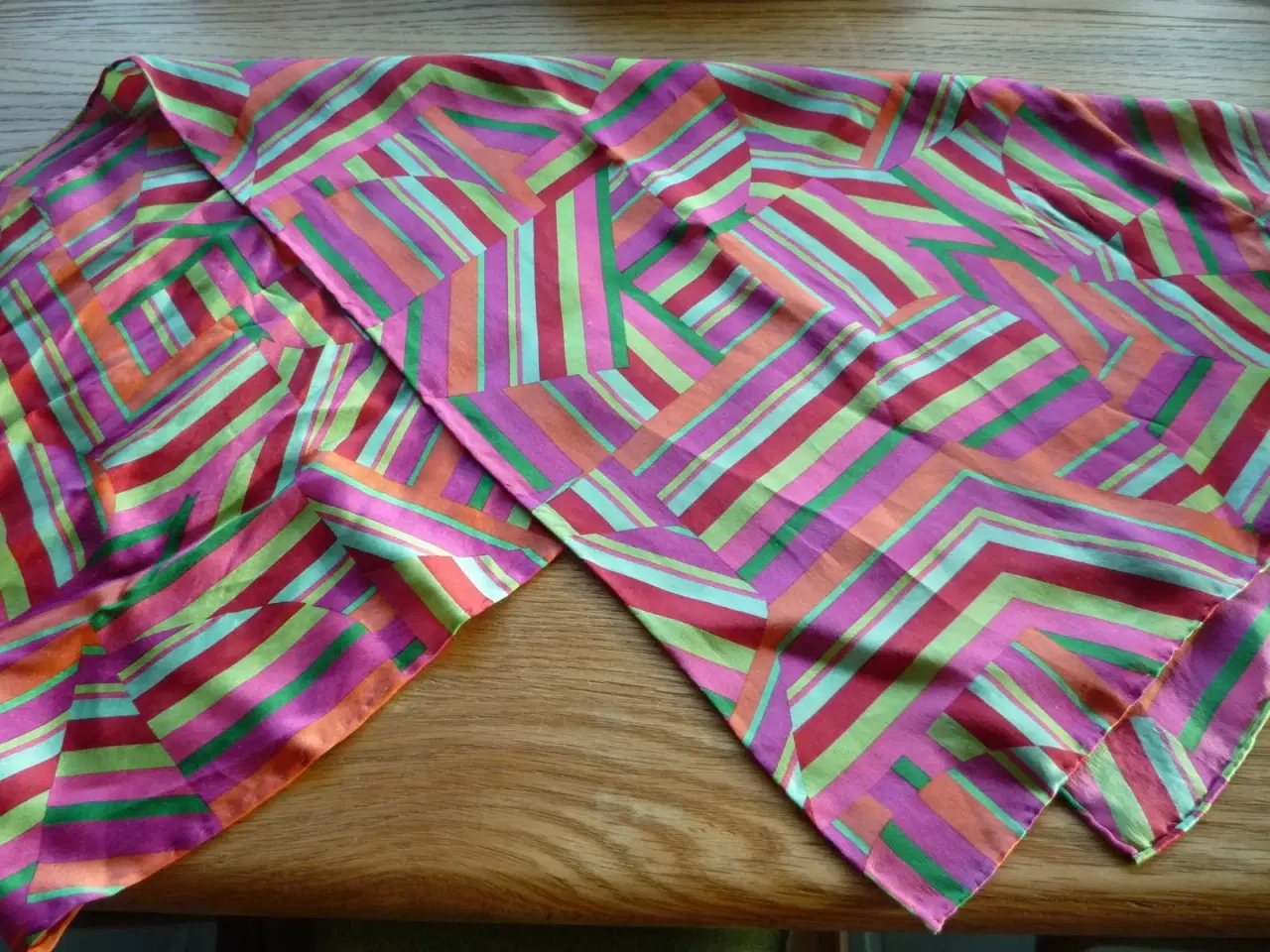 Billede 3 - NEDSAT, Charlotte Sparre silketørklæde
