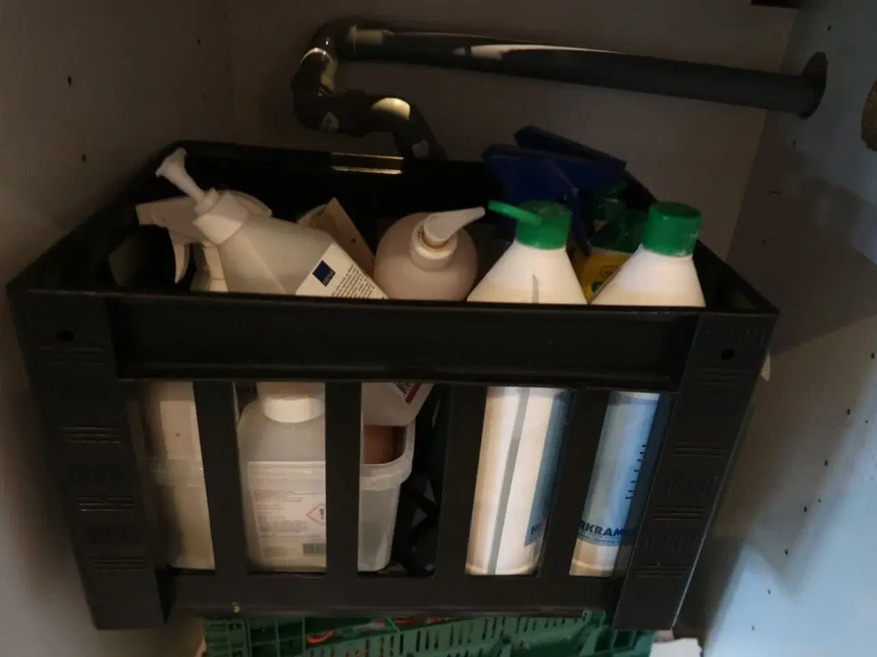 Billede 19 - 2 stk. Skabe med indhold