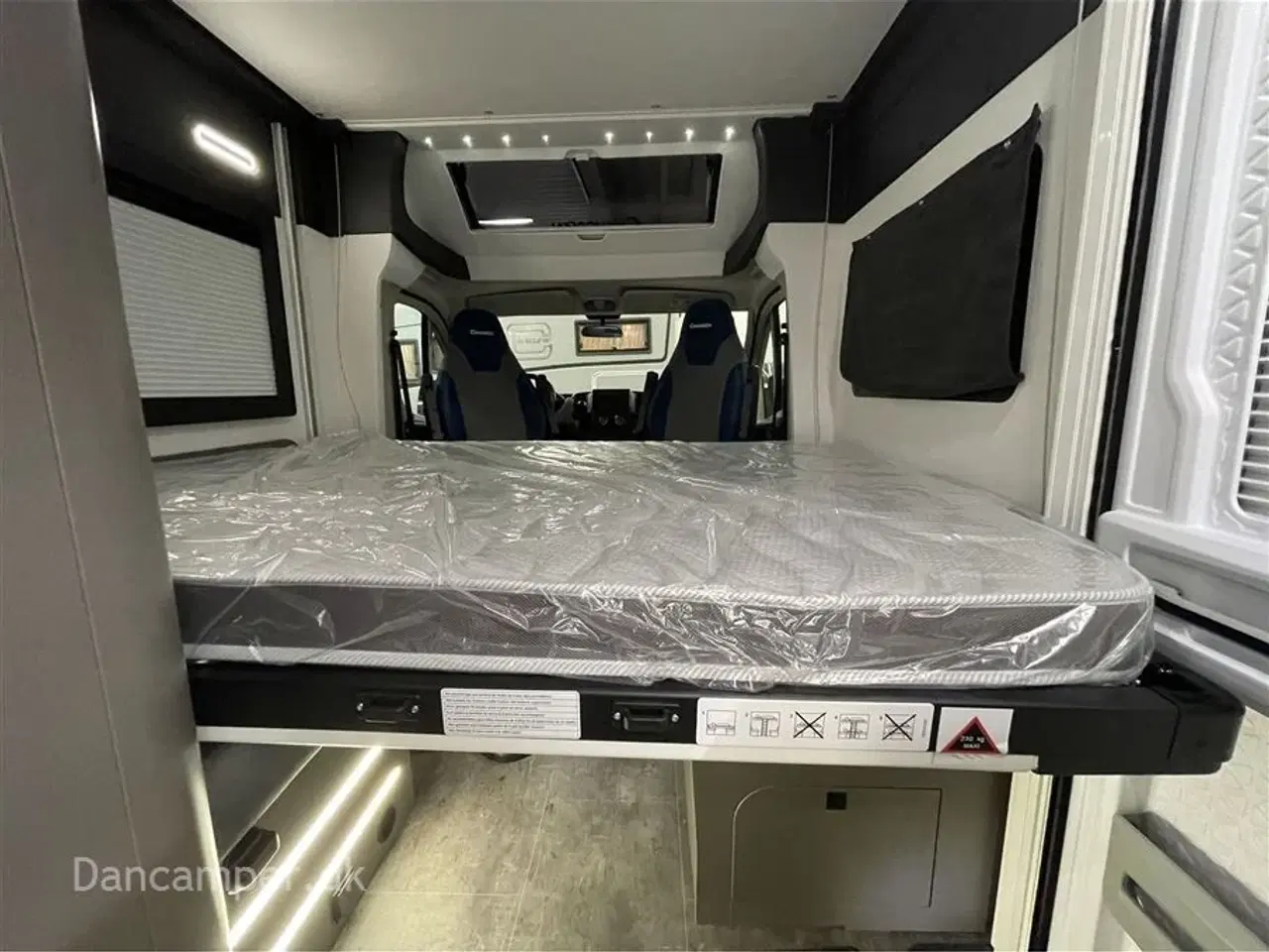 Billede 17 - 2024 - Chausson X650 Exclusive line   TILBUDSPRIS 1.019.900,- SPAR kr. 50.000,- Camper med stor Lounge og siddegruppe, 9-trins automatgear, sænkeseng, stor garage, specialfælge, Artic, Connect- og X-tilbehørspakke ,