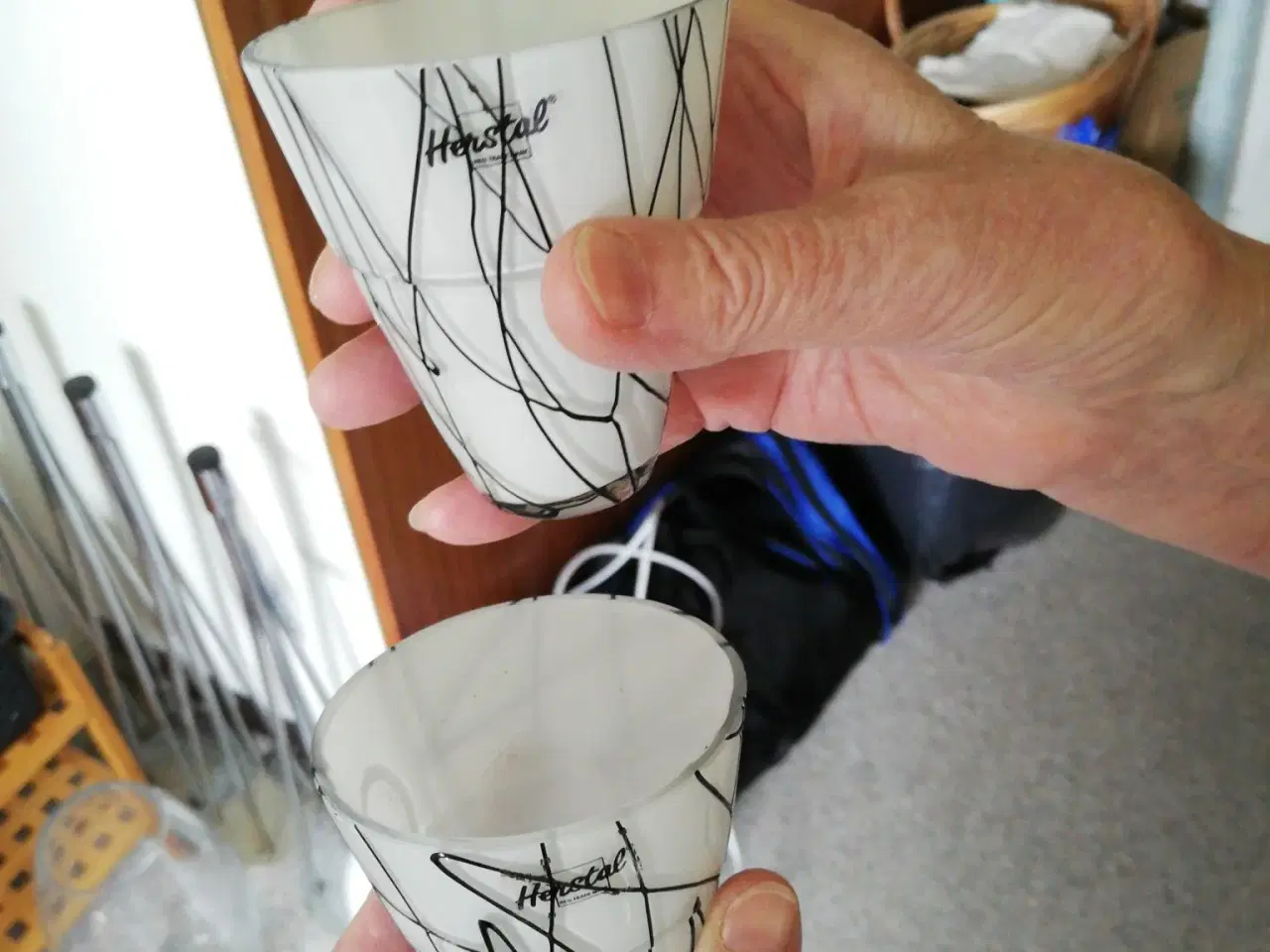 Billede 1 - Herstal vase sort hvid- 2 stk