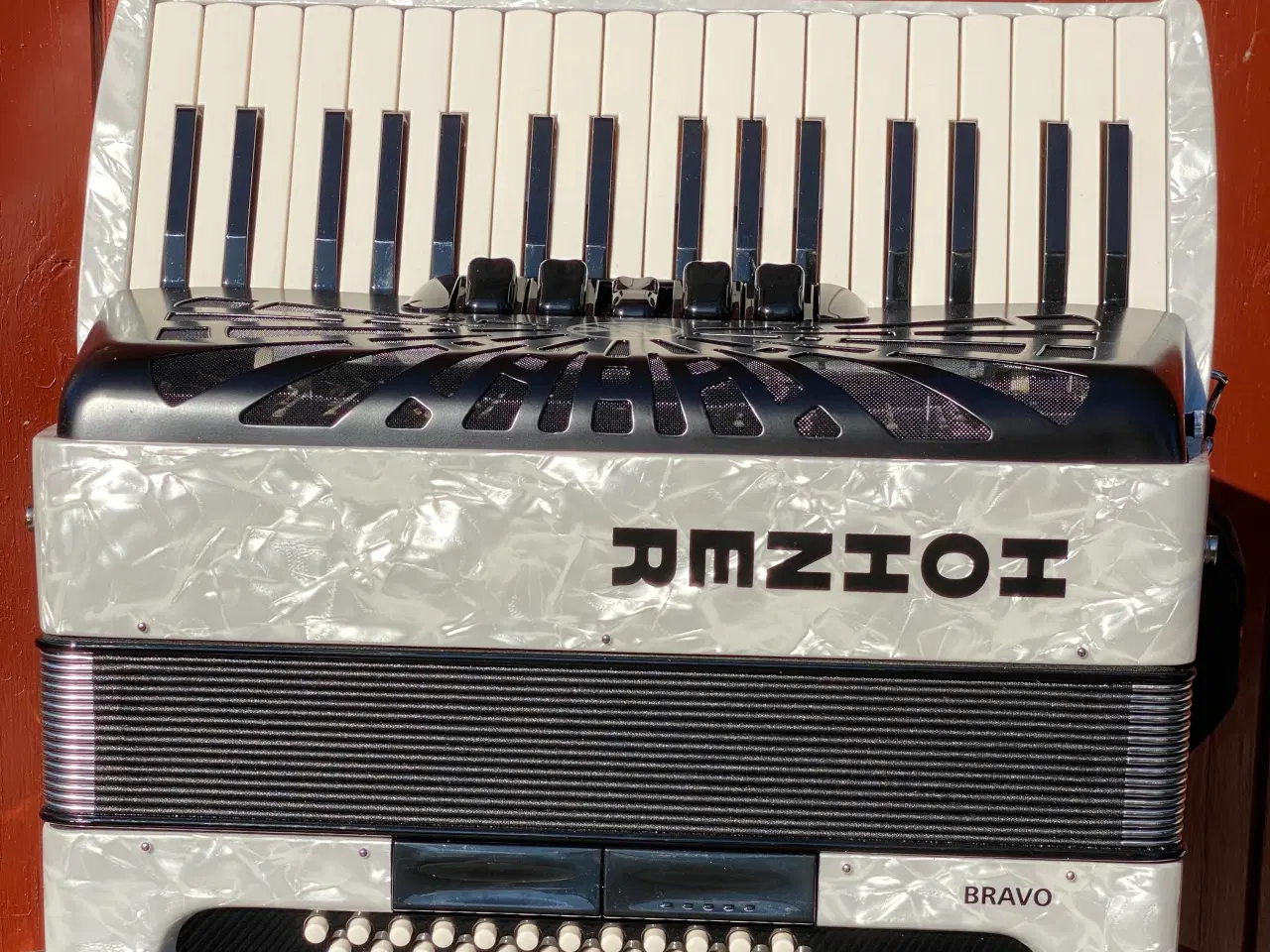 Billede 14 - Hohner Bravo III 72 – Hvid Perlemor