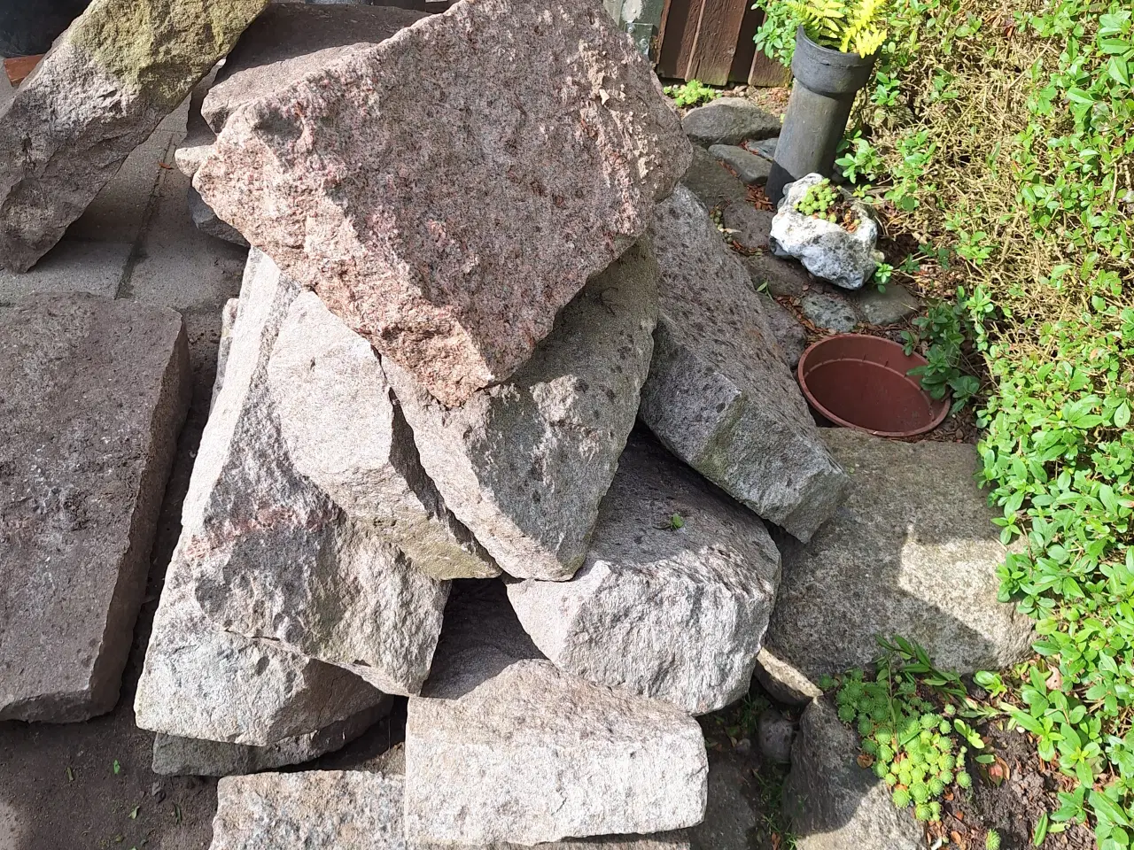 Billede 5 - Kantsten & Piedestal i granit