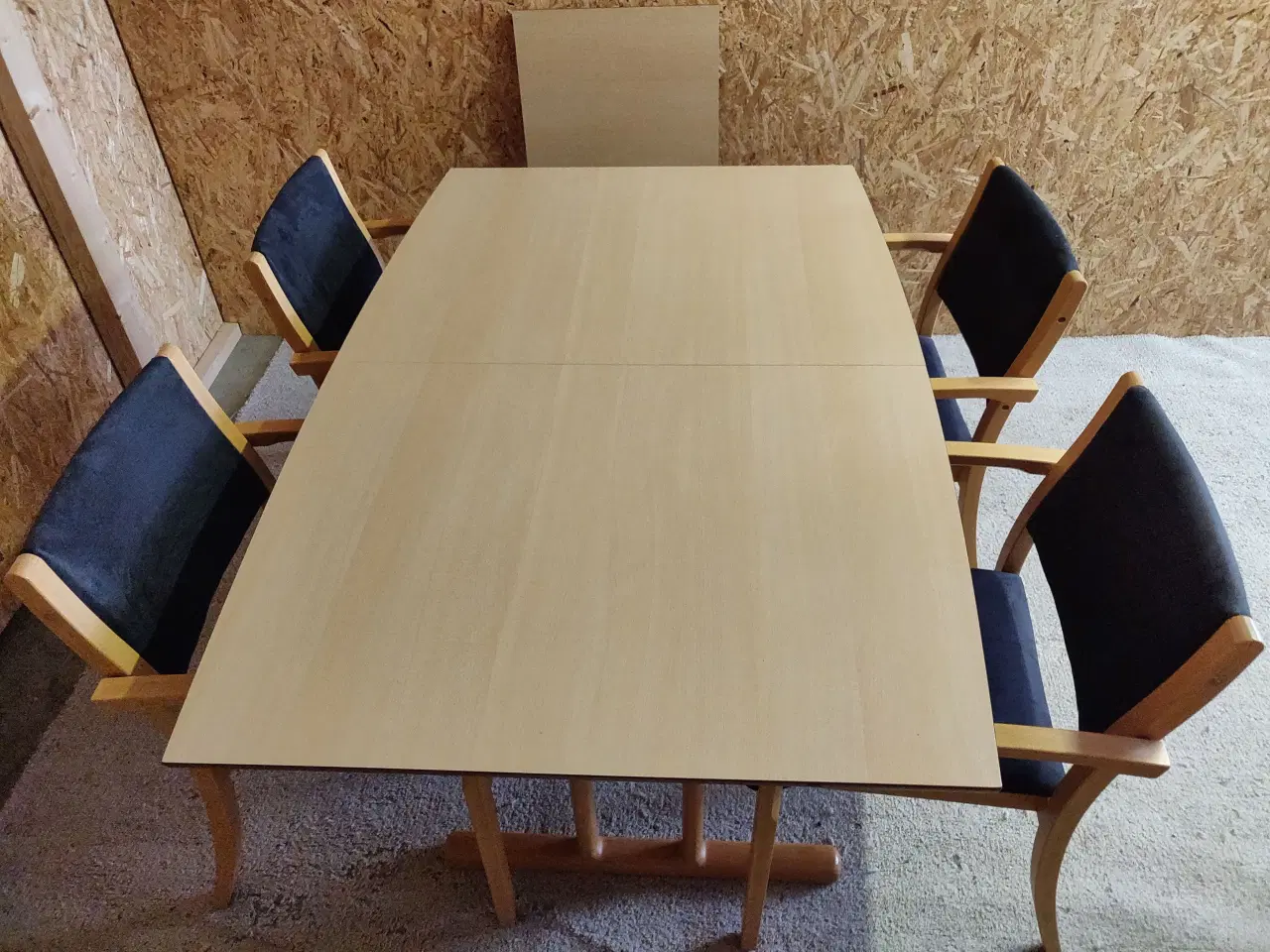 Billede 2 - Spisebord i bøgelaminat med 6 stole
