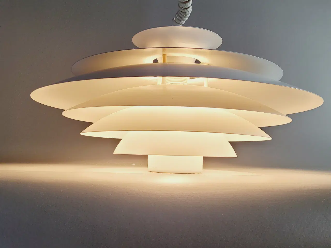 Billede 1 - ⭐️· Flot vintage Form-Light pendel - hvid