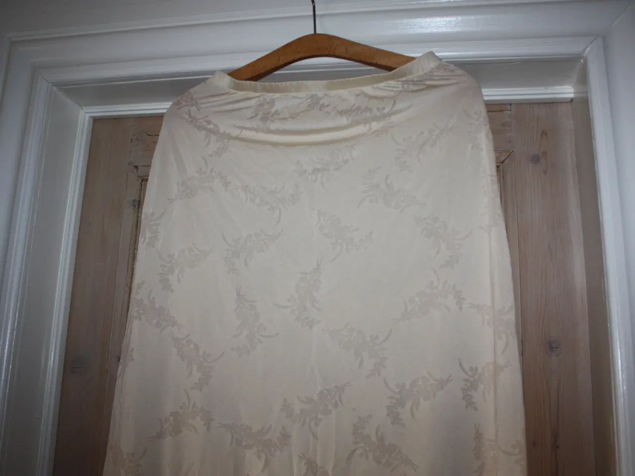 Billede 2 - Benetton nederdel creme farver str. 36 Maxi