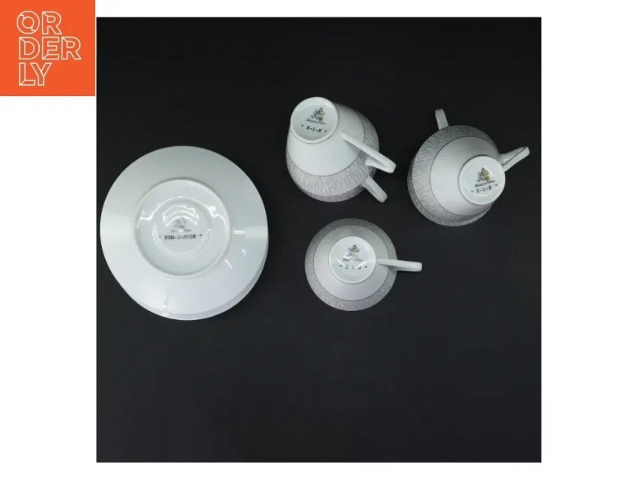 Billede 2 - Koh-I-Noor kaffekopper med undertallerkner fra Knigl pr. Tettau(str. 5 kopper. ø. 8 cm. længde. 6,5 cm. 6 undertallerkner. ø. 14