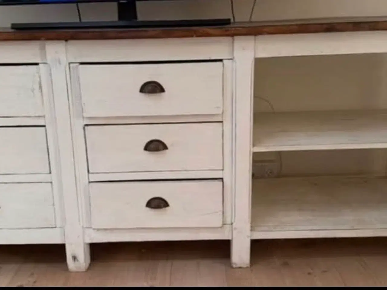 Billede 1 - Charmerende TV-møbel i vintage/landlig stil.