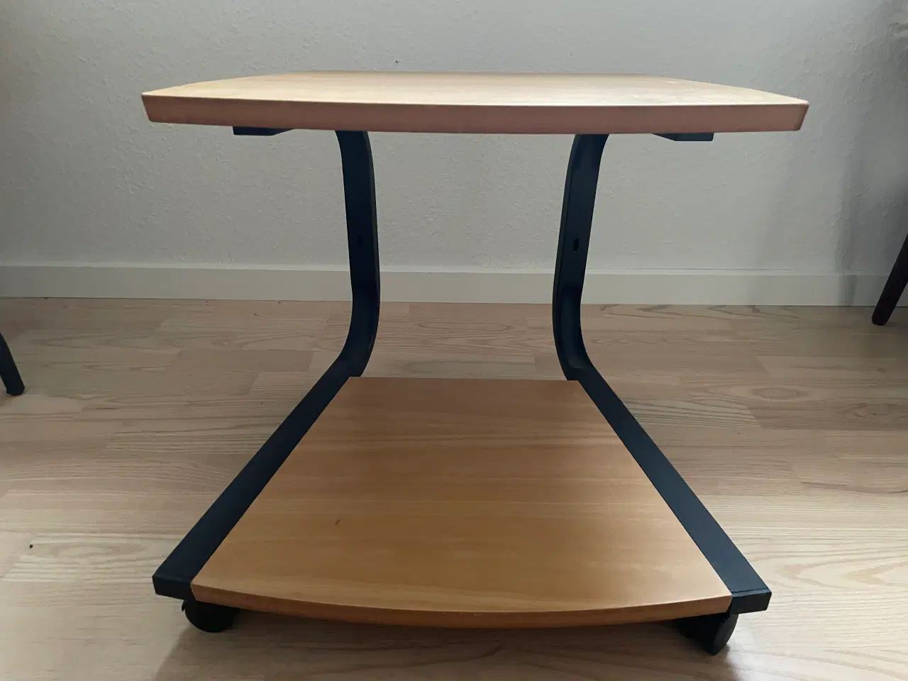 Billede 1 - TV Bord med rullehjul