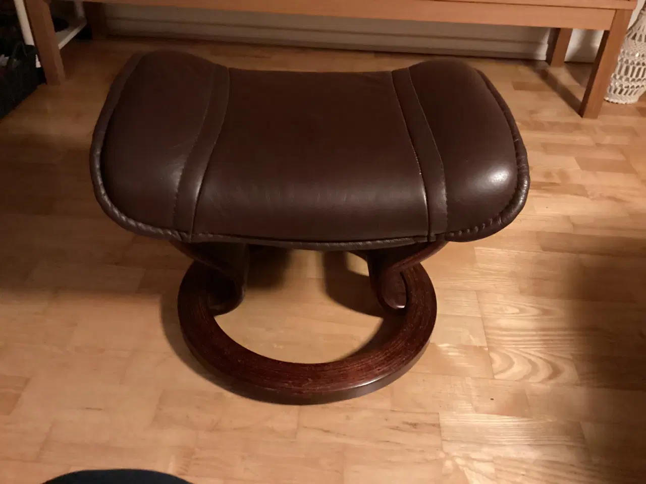 Billede 1 - Streeless Fodskammel brun læder