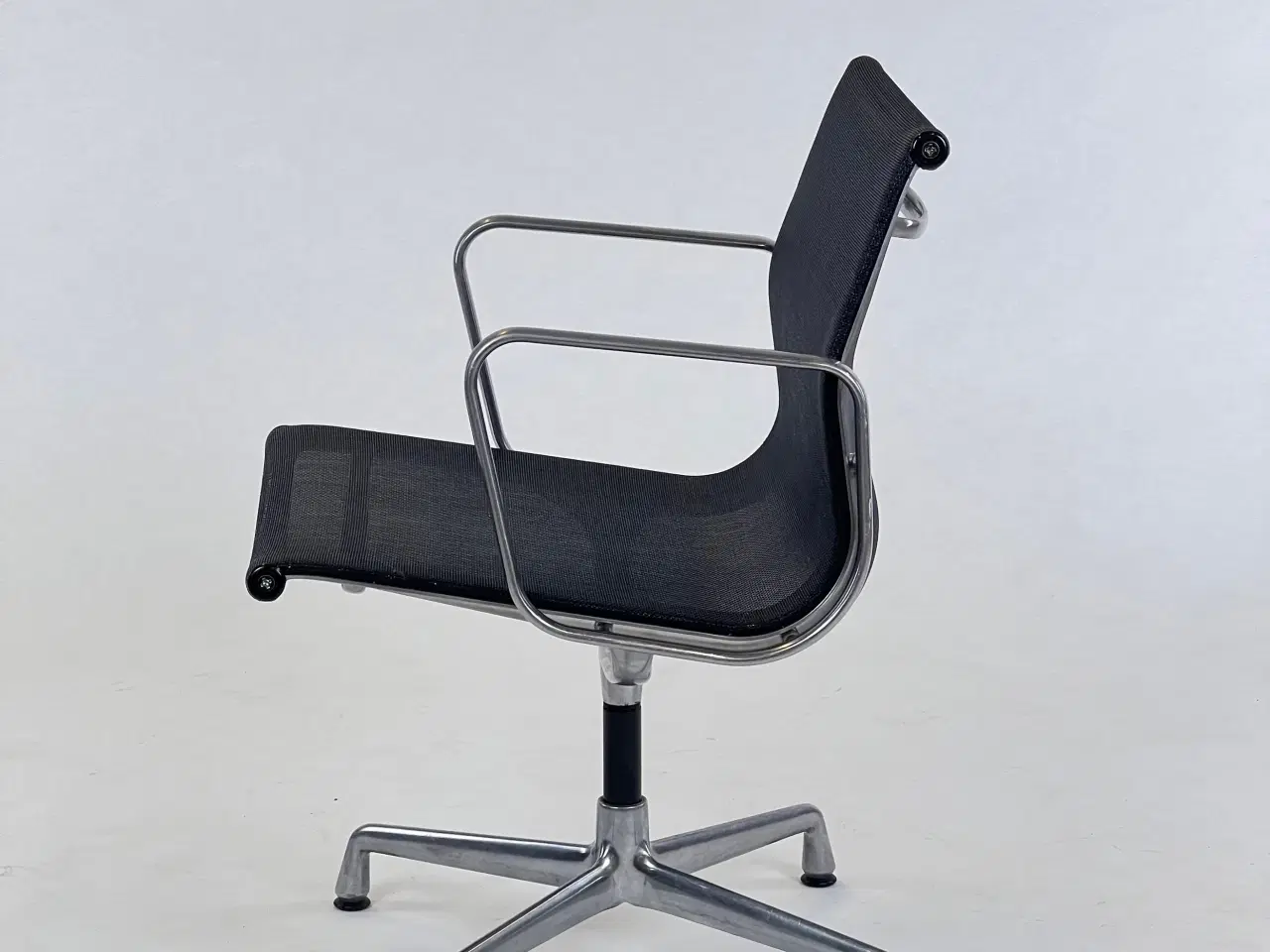 Billede 3 - Charles Eames Ea-108 chair - black mesh