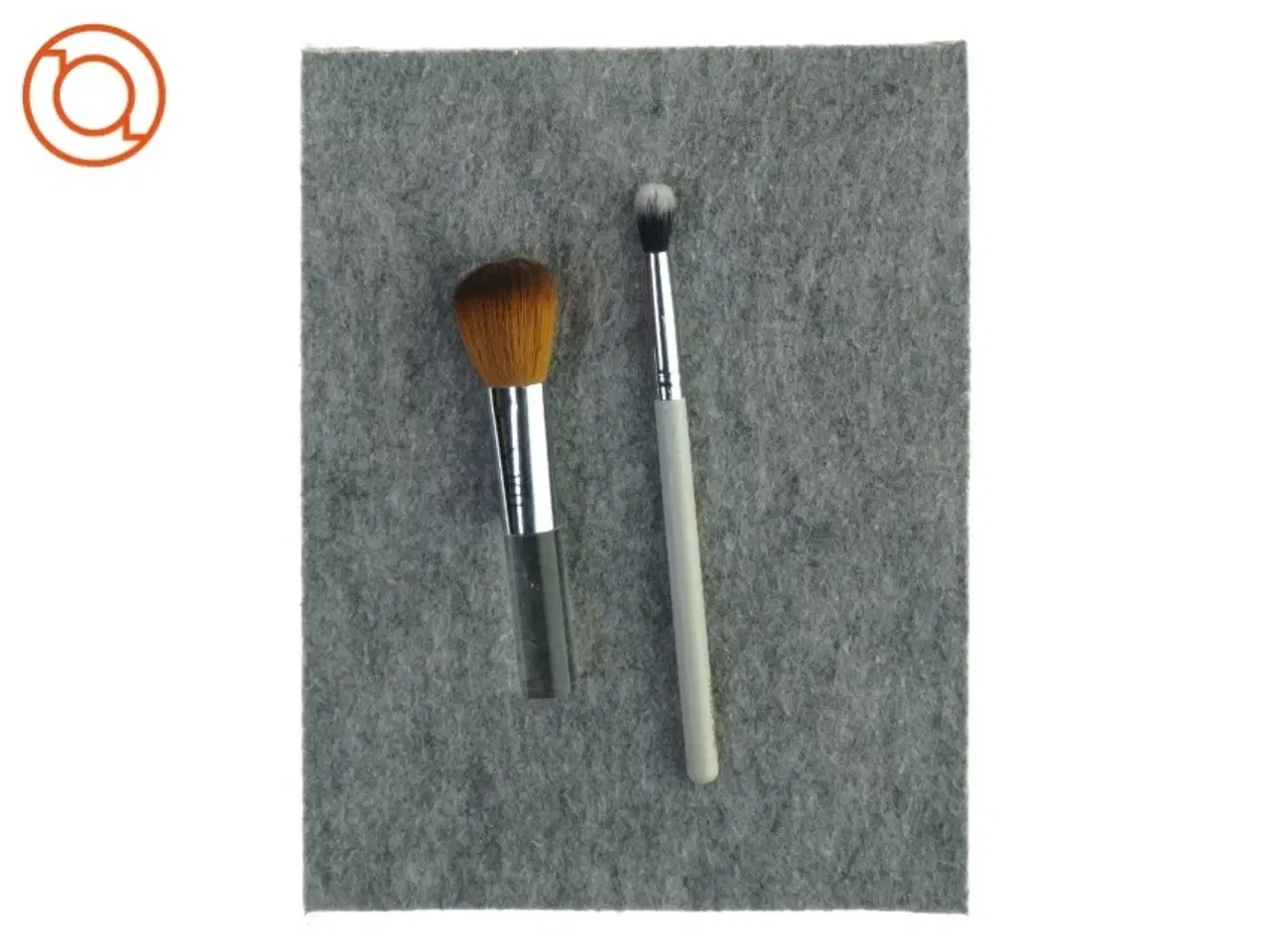 Billede 1 - Makeup børster 2 stk. (str. 12 og 17cm)