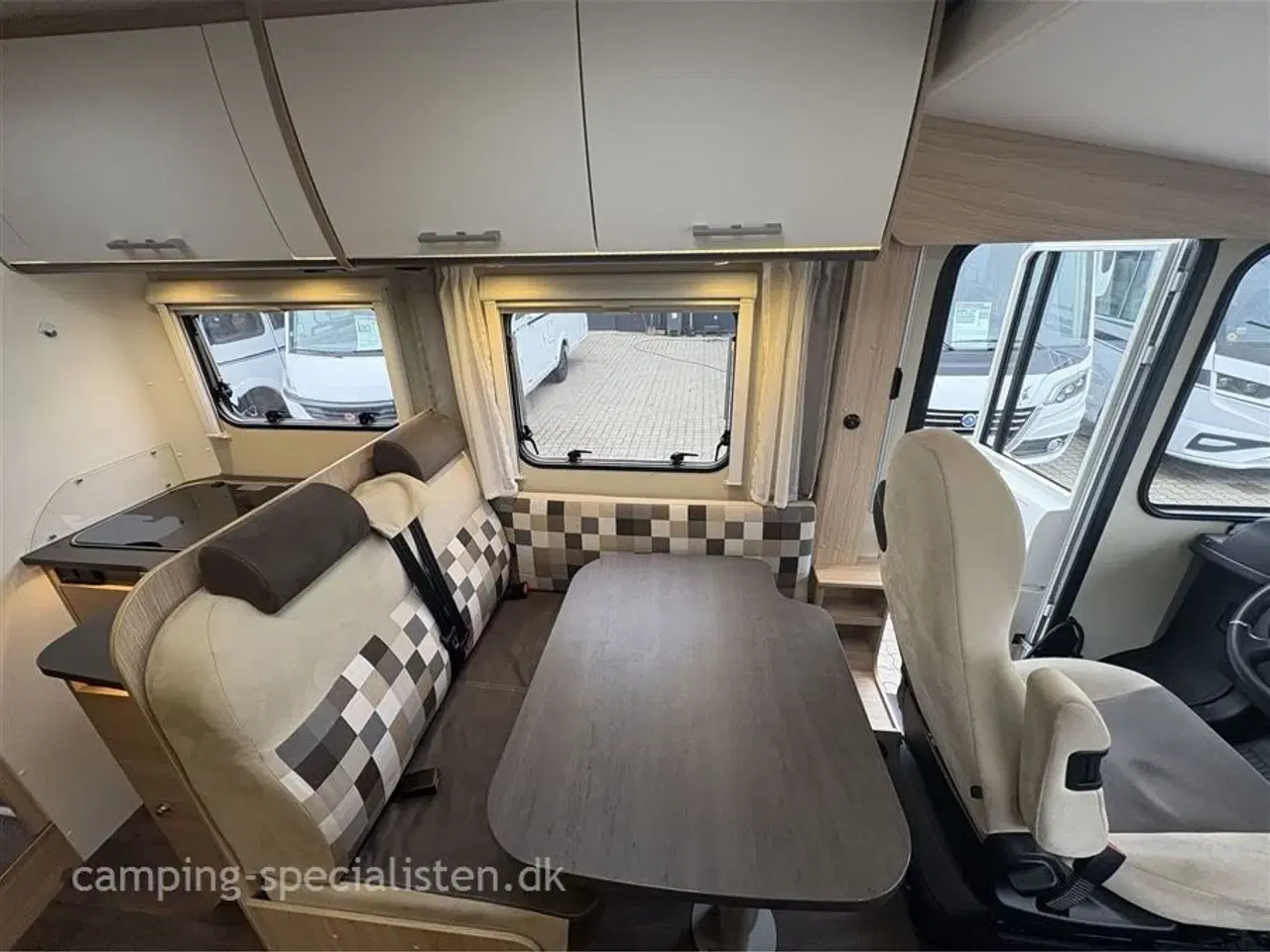 Billede 9 - 2019 - SunLight I 69 L Activ Automatgear SunLight T 69 L 2019 - helintegreret autocamper med queensbed - Se den nu hos Camping-Specialisten.dk