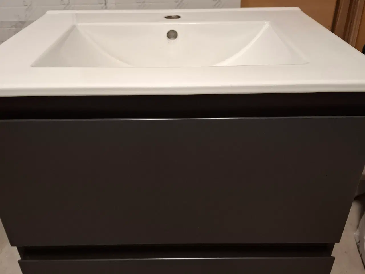 Billede 1 - Vaskeskab med porcelænsvask