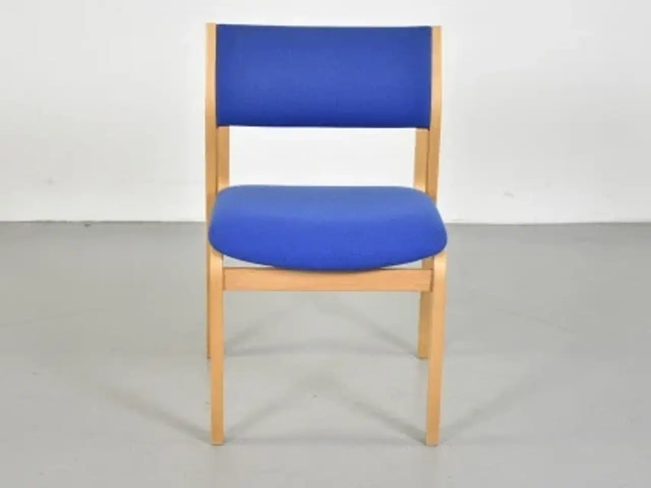 Billede 1 - Farstrup konference-/mødestol i bøg med blåt polster
