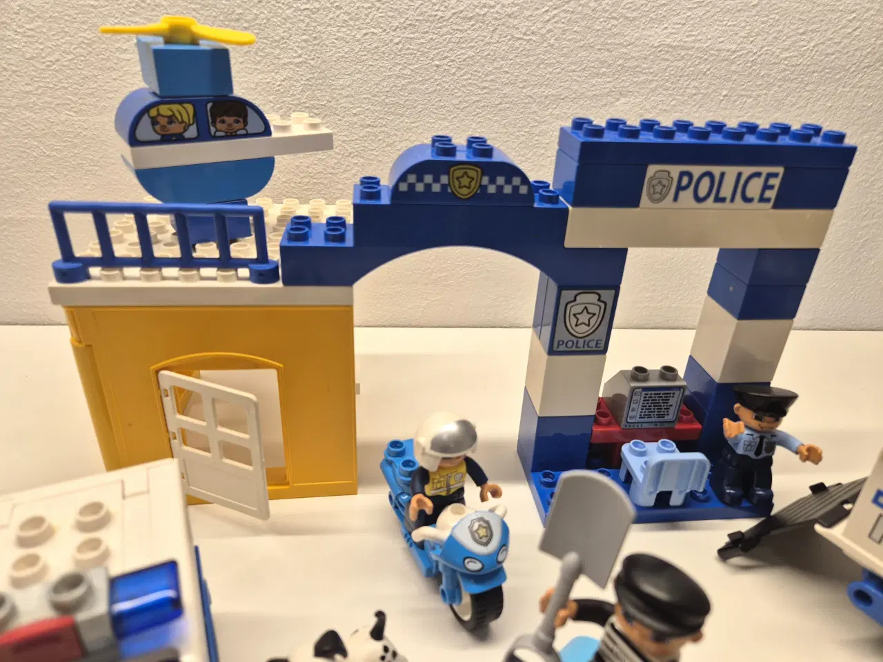 Billede 4 - Duplo Politi , Fangetransport, Politibil med blink