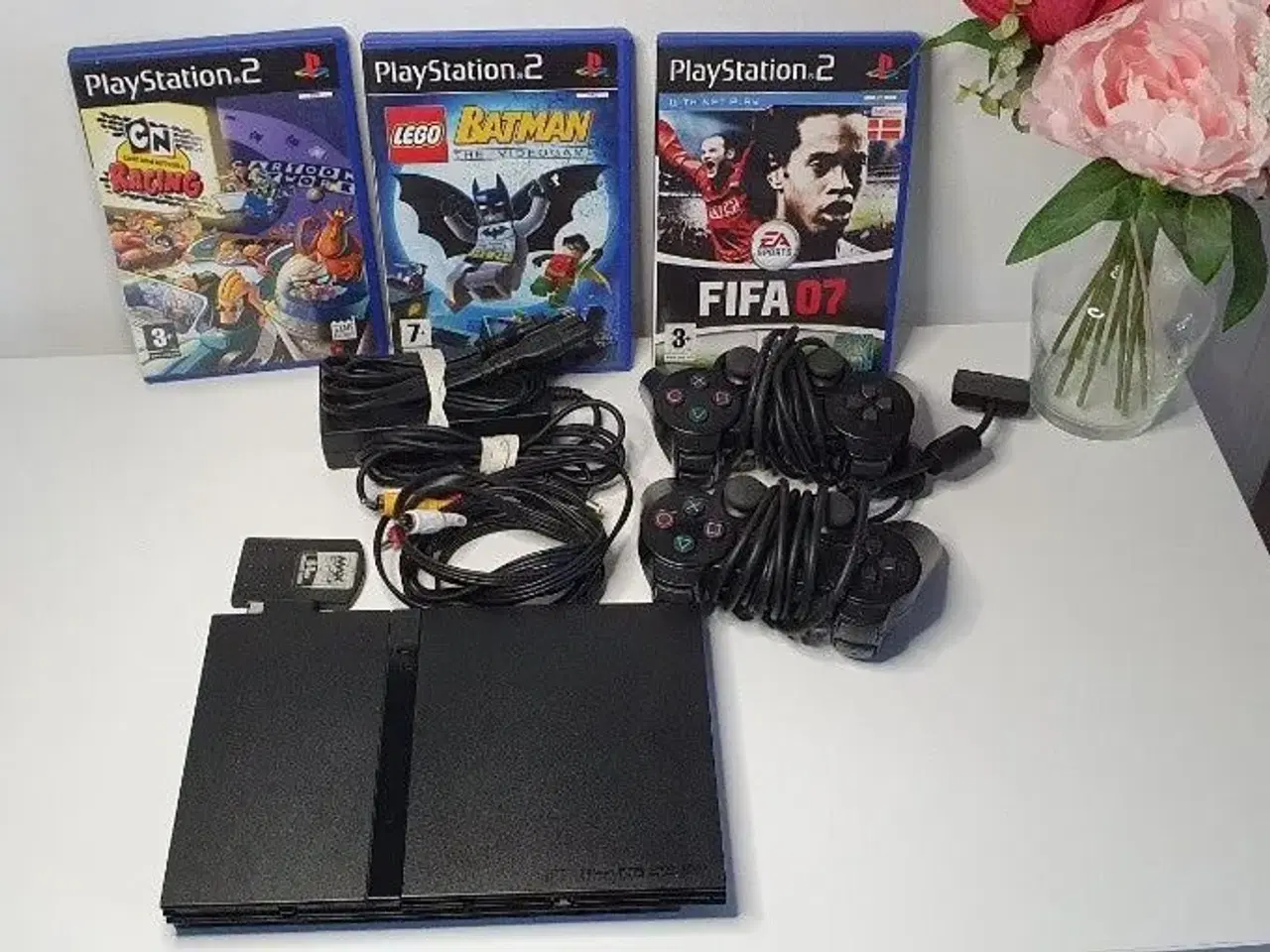 Billede 1 - UDLEJES-Playstation 2 med 2 kontrollere og 3 spil 