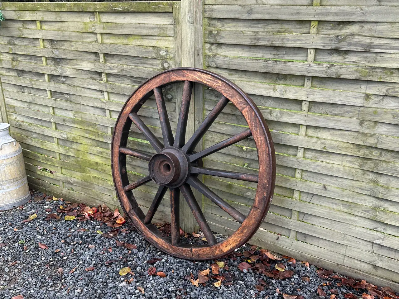 Billede 1 - Flot gammel hestevognshjul med jernring