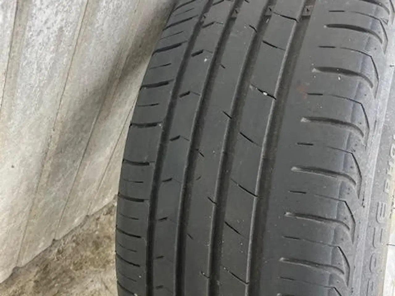 Billede 1 - Alufælge med dæk